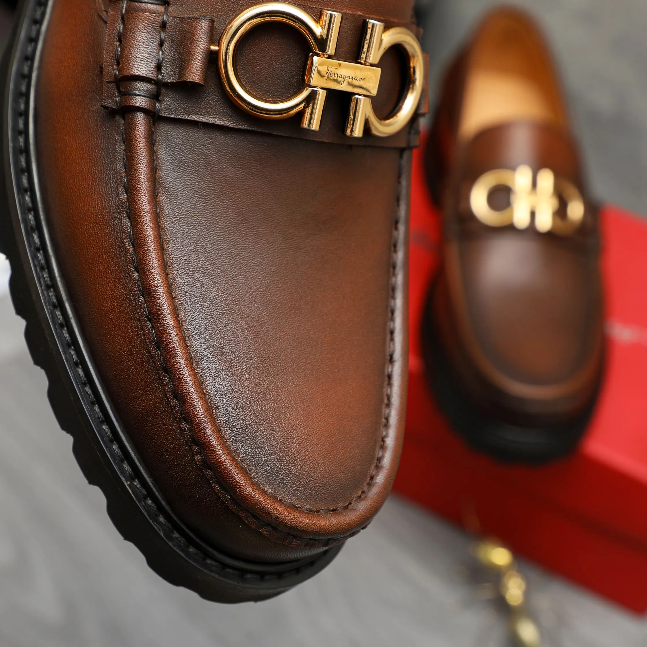 Men's shoes 💰442 Product trademark: Ferragamo "Ferragamo" business formal leather shoes Regular size: 38-46 (45.46 custom-made and non-returnable) Product materials: Selected color-brushed cowhide upper, cowhide lining, non-slip rubber outsole